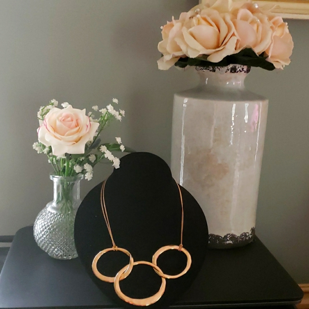 Gold tone necklace